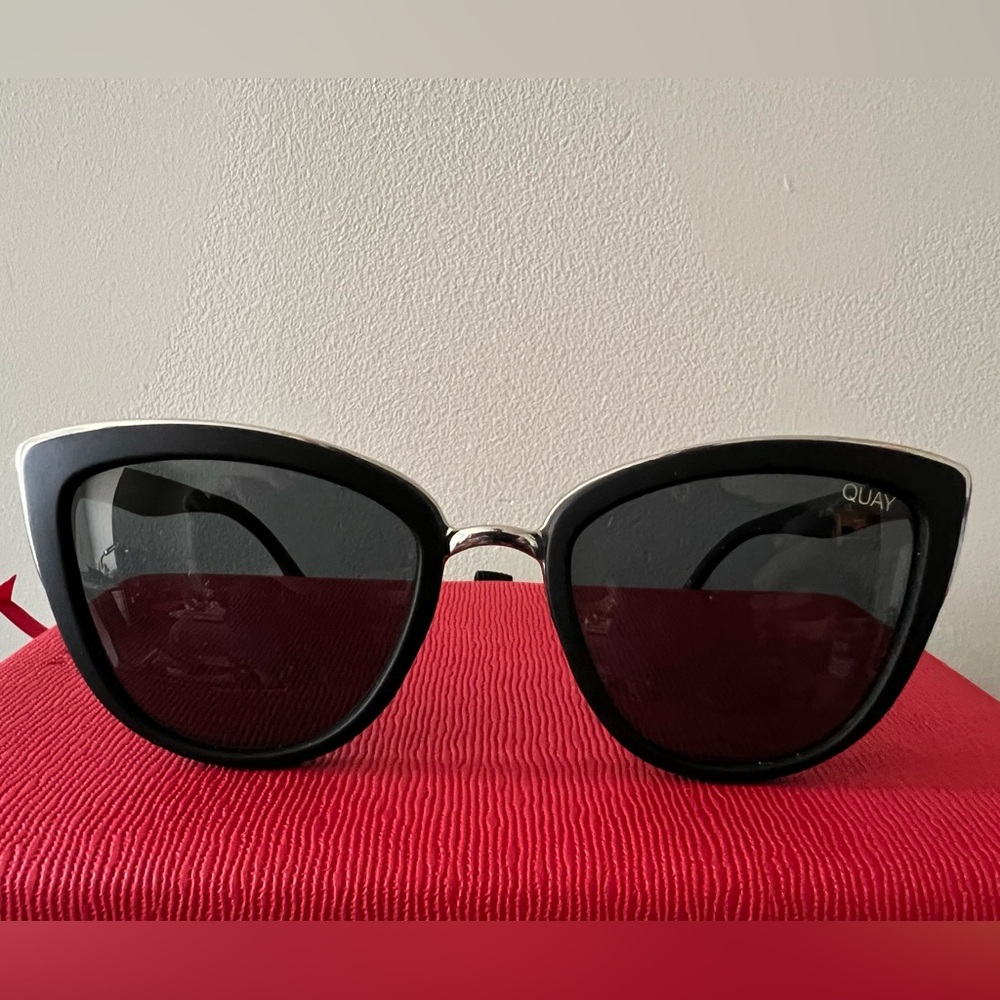 Quay Australia sunglasses with case